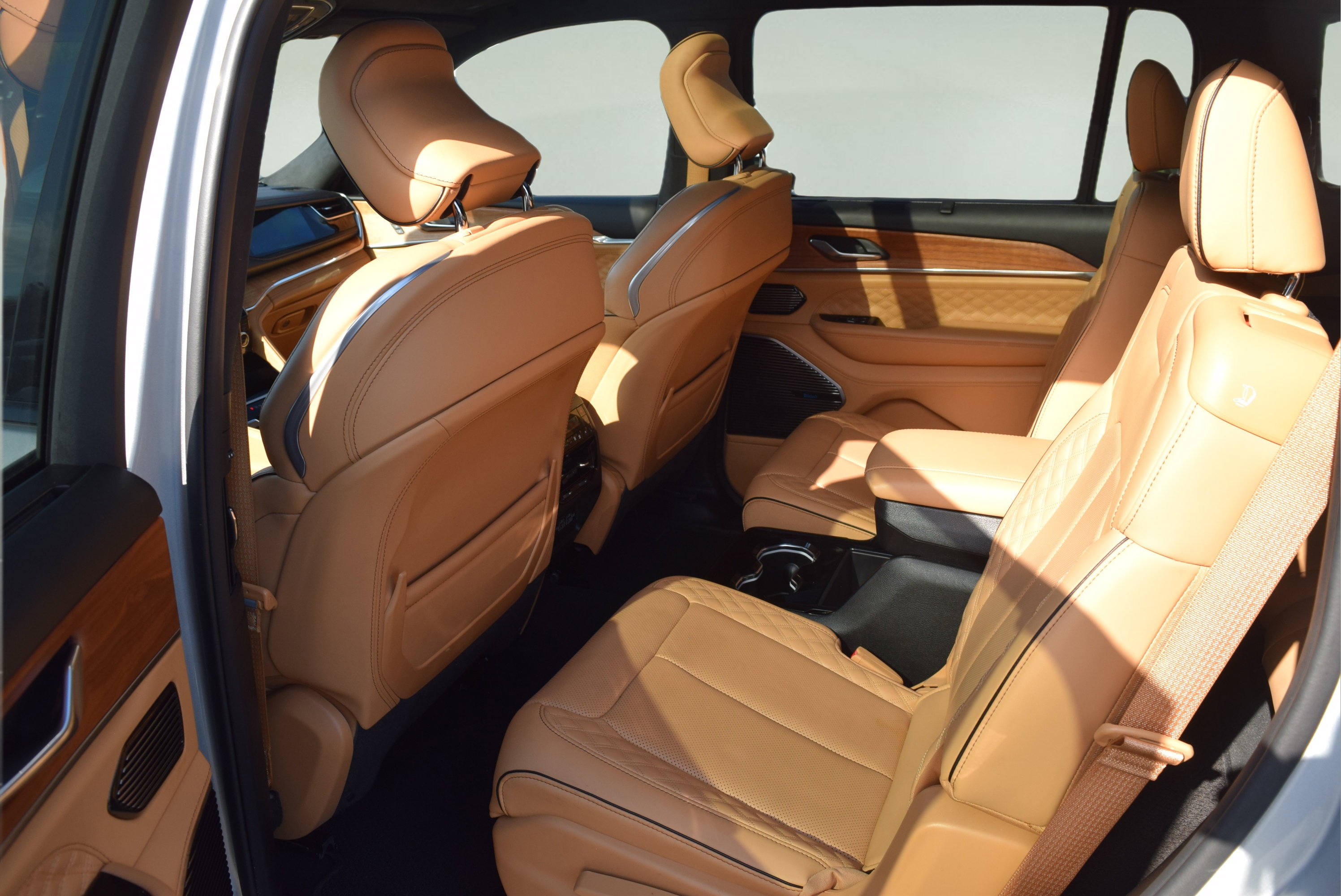 Used 2025 Jeep Grand Cherokee L Summit AWD/4WD image 8