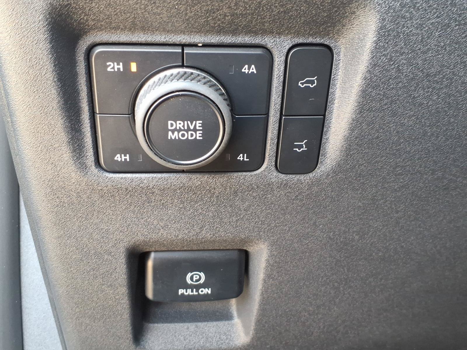 Certified 2025 Ford Expedition Active AWD/4WD image 17