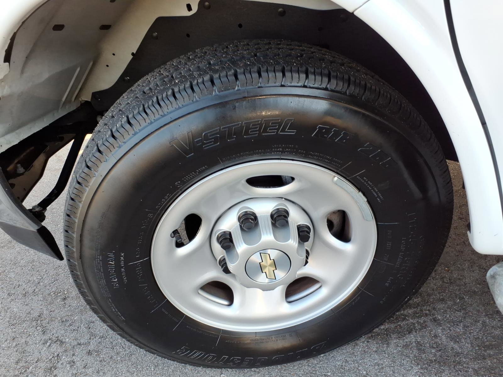 Used 2024 Chevrolet Express 2500 w/ Driver Convenience Package image 9