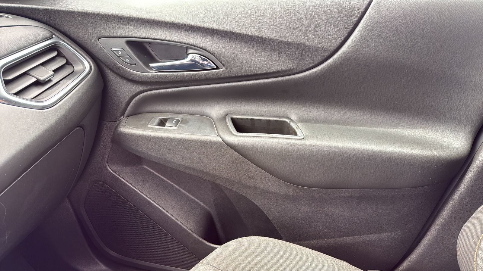 Used 2021 Chevrolet Equinox LT FWD image 24