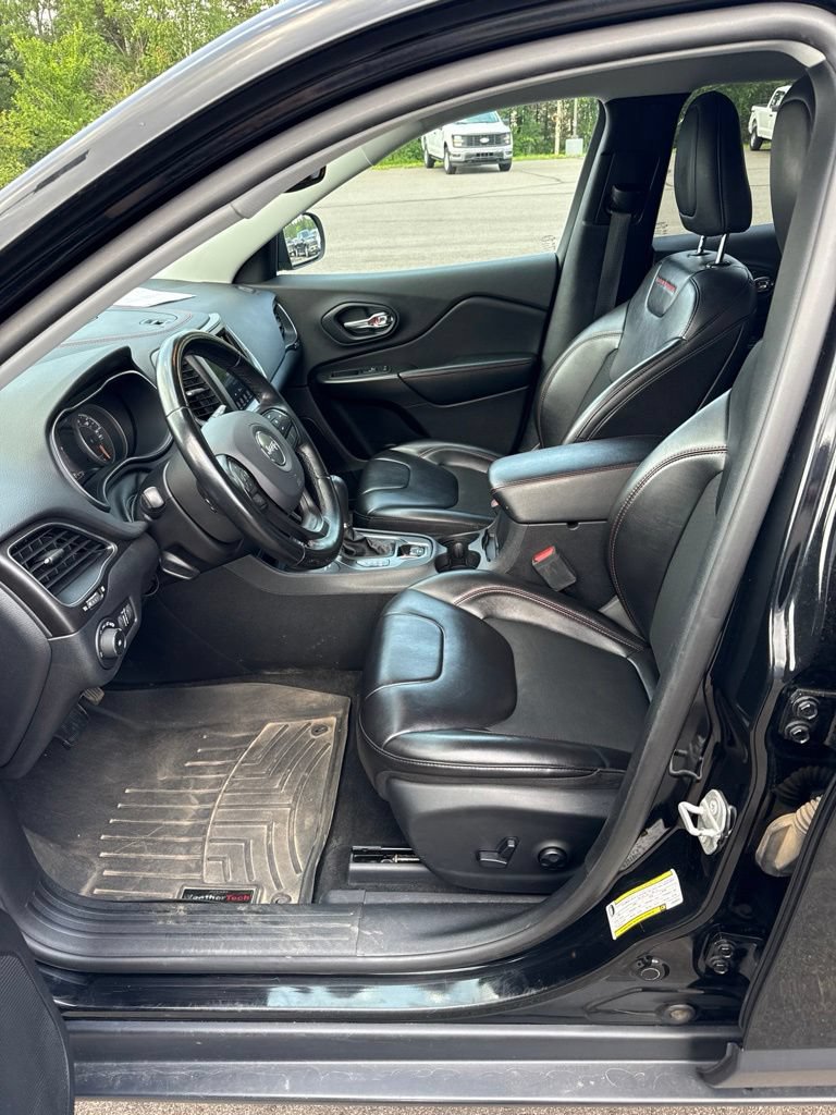 Used 2020 Jeep Cherokee Trailhawk w/ Cold Weather Group AWD/4WD image 14