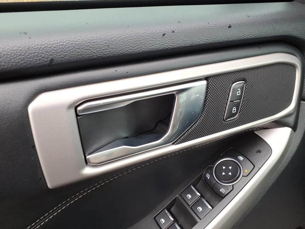 Certified 2022 Ford Explorer XLT w/ Equipment Group 202A image 16