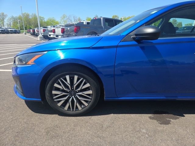 Used 2025 Nissan Altima 2.5 SV FWD image 13