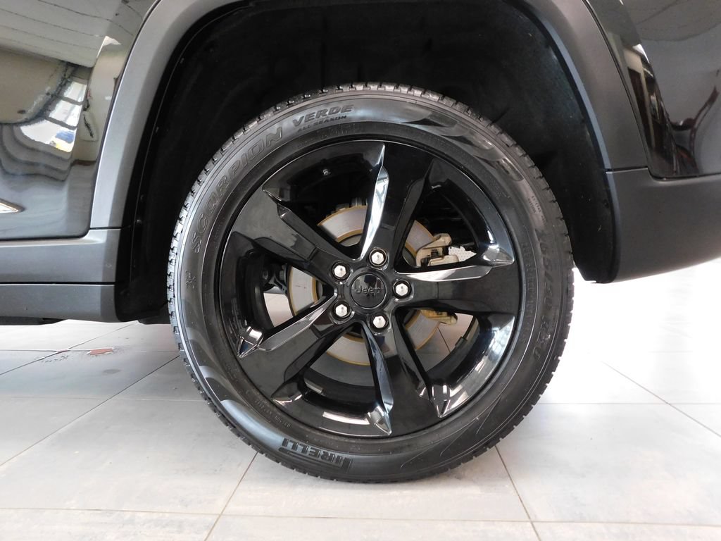 Used 2024 Jeep Grand Cherokee Limited w/ Black Appearance Package AWD/4WD image 7