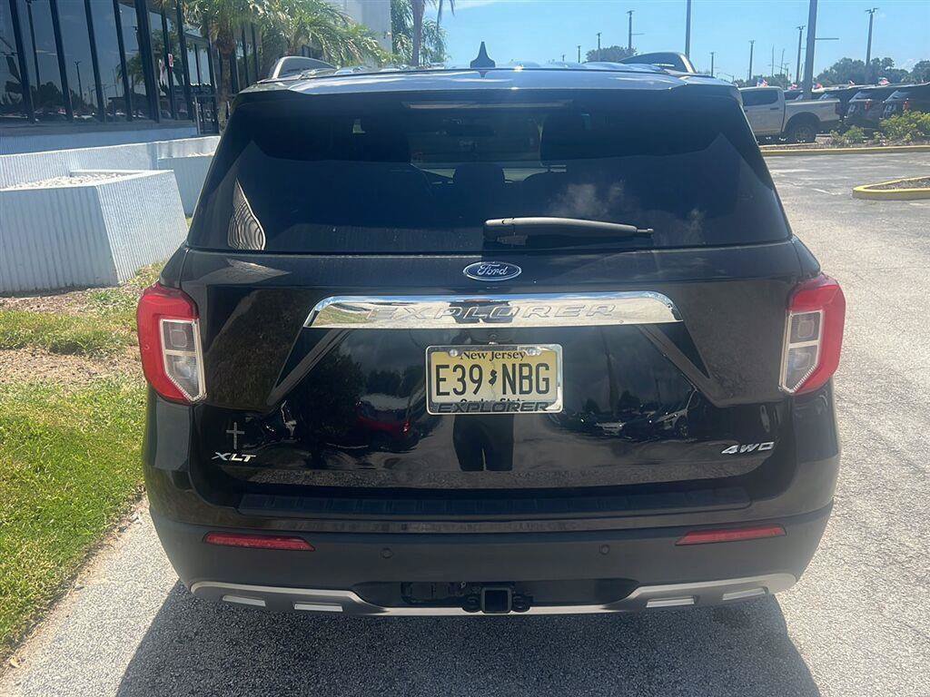 Certified 2023 Ford Explorer XLT w/ Equipment Group 202A AWD/4WD image 4