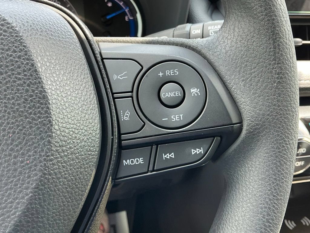 Used 2025 Toyota RAV4 XLE AWD/4WD image 32