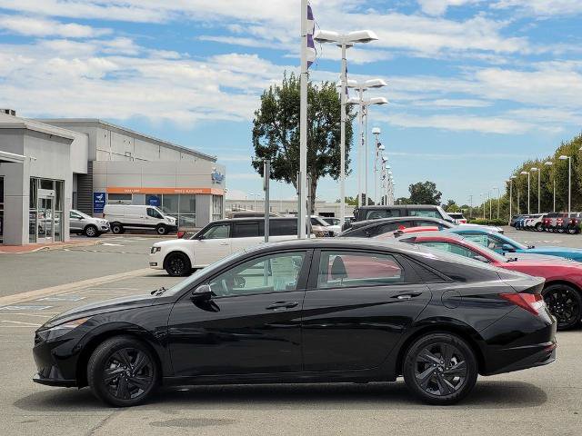 Used 2023 Hyundai Elantra SEL FWD image 7