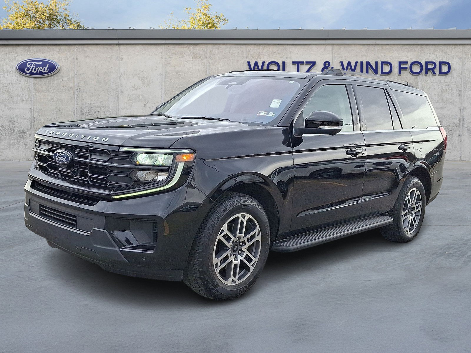 Certified 2025 Ford Expedition Active image 6