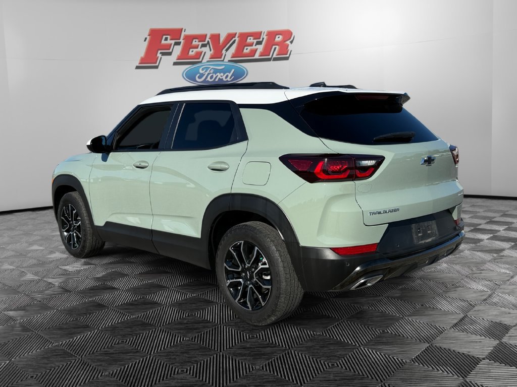 Used 2025 Chevrolet TrailBlazer ACTIV w/ Convenience Package FWD image 3
