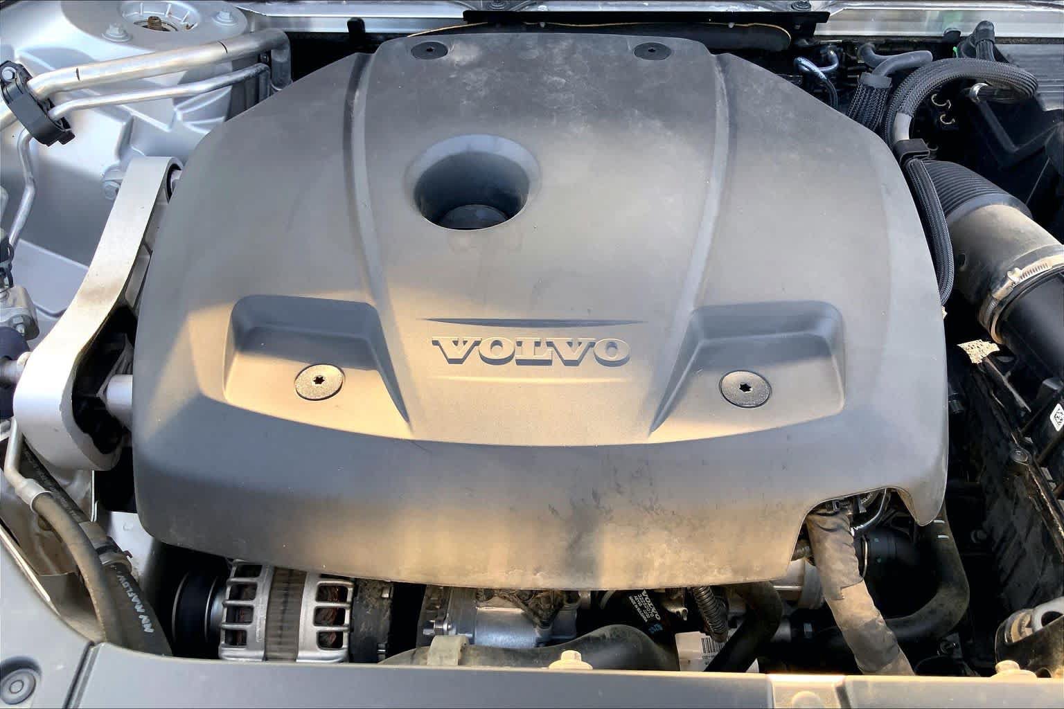 Used 2022 Volvo XC90 T5 Momentum FWD image 33