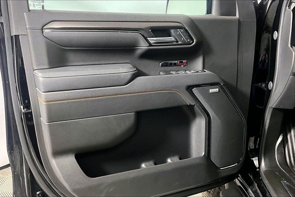 Used 2025 GMC Sierra 1500 AT4 w/ AT4 Premium Package AWD/4WD image 18