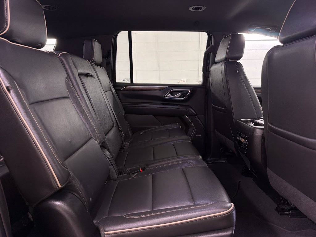 Used 2024 Chevrolet Suburban Premier RWD image 30