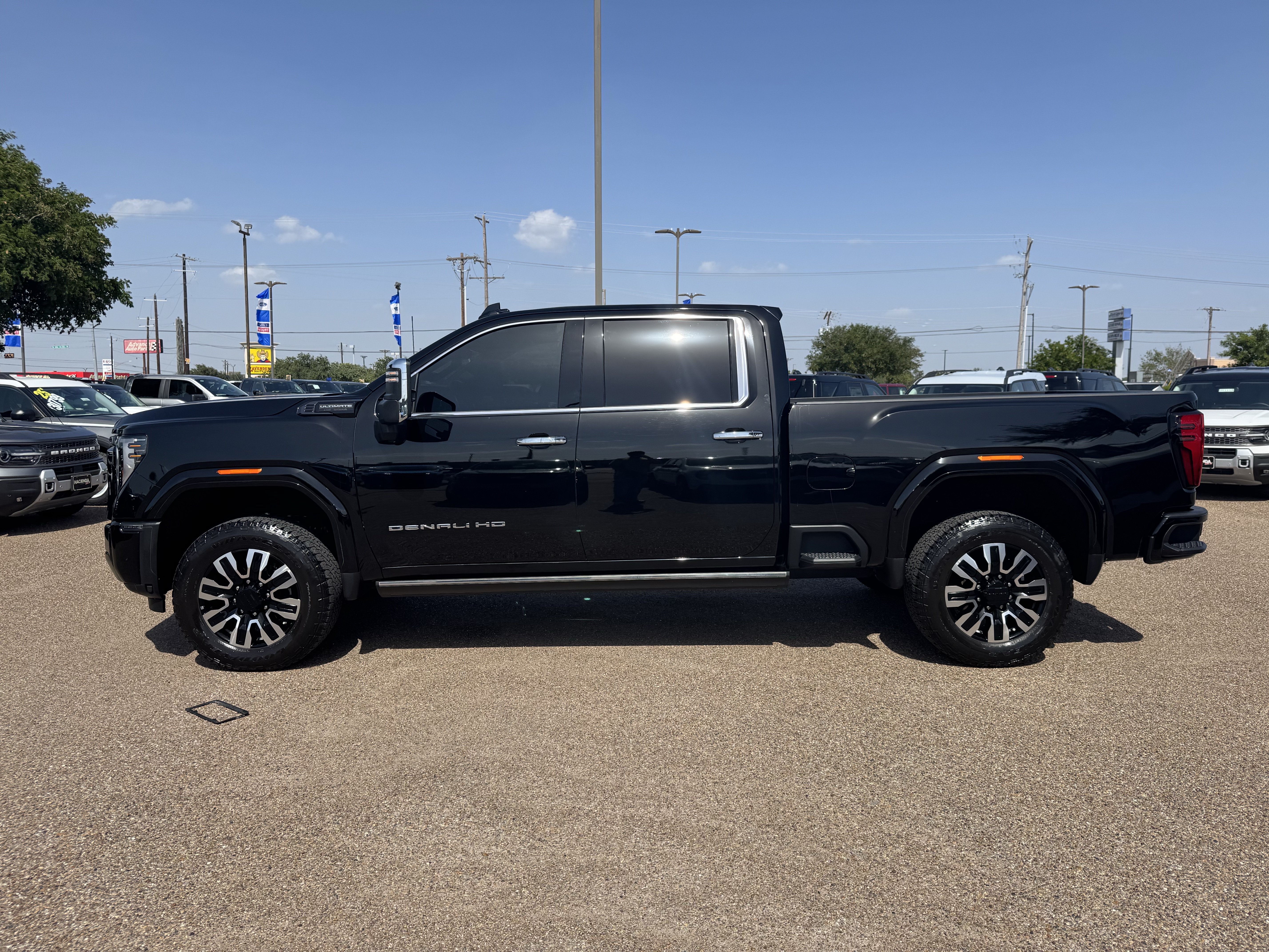 Used 2025 GMC Sierra 2500 Denali Ultimate AWD/4WD image 2