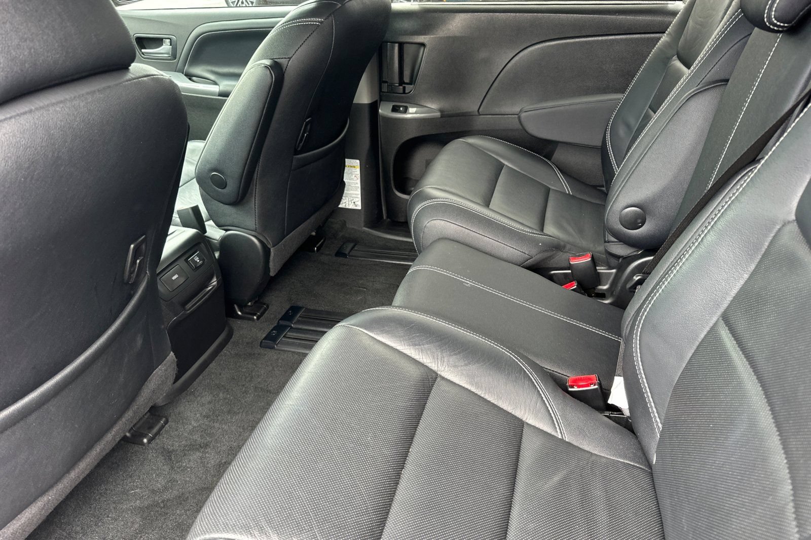 Used 2017 Toyota Sienna SE Premium FWD image 15