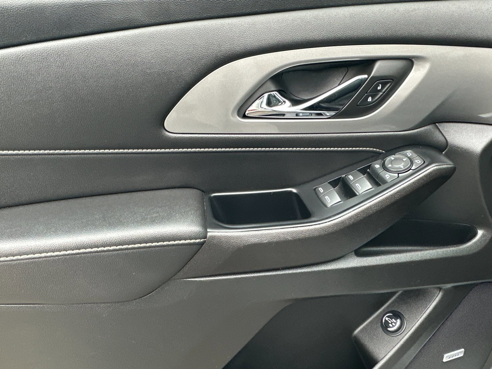 Used 2023 Chevrolet Traverse LT w/ LT Premium Package image 11