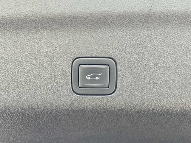 Used 2022 Chevrolet Tahoe Z71 w/ Z71 Off-Road Package AWD/4WD image 14