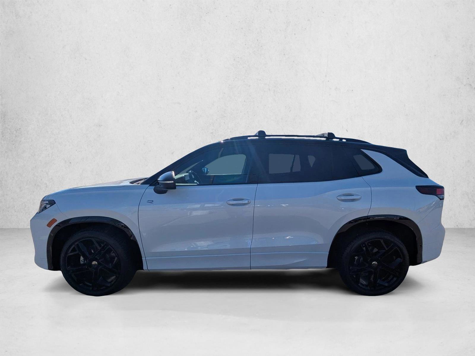 Used 2025 Volkswagen Tiguan SE R-Line AWD/4WD image 9