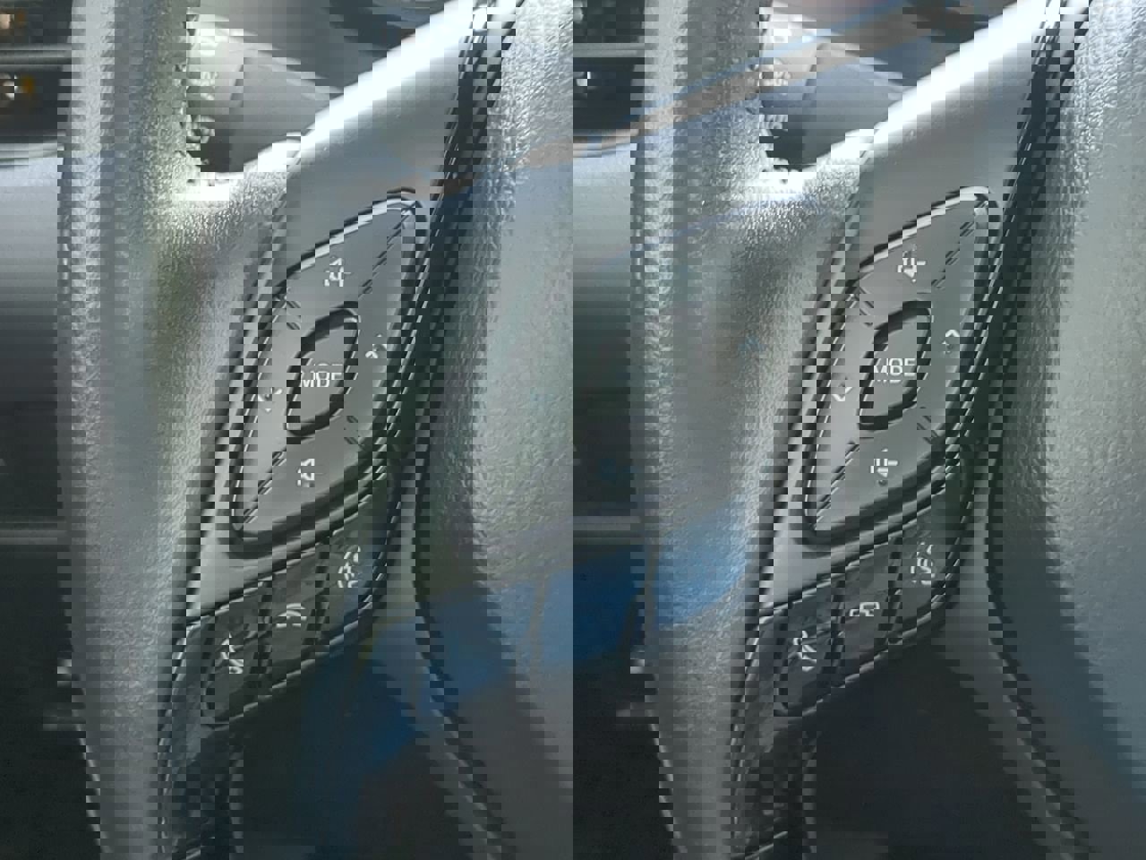 Used 2020 Toyota C-HR XLE FWD image 21