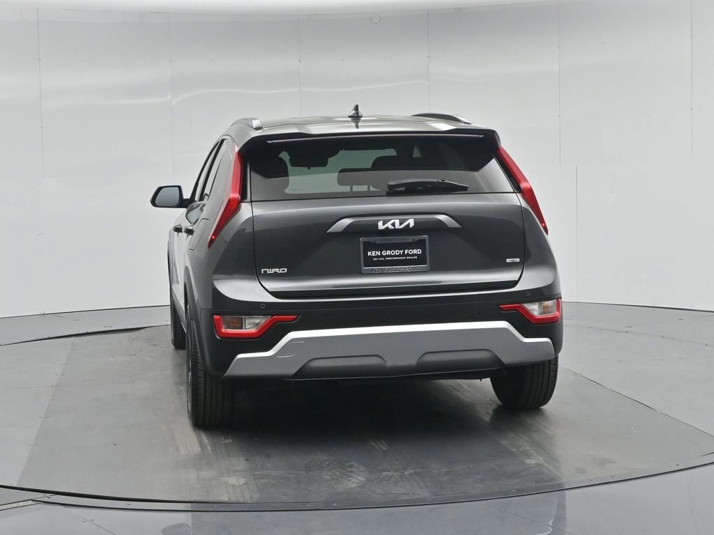 Used 2023 Kia Niro EX image 16