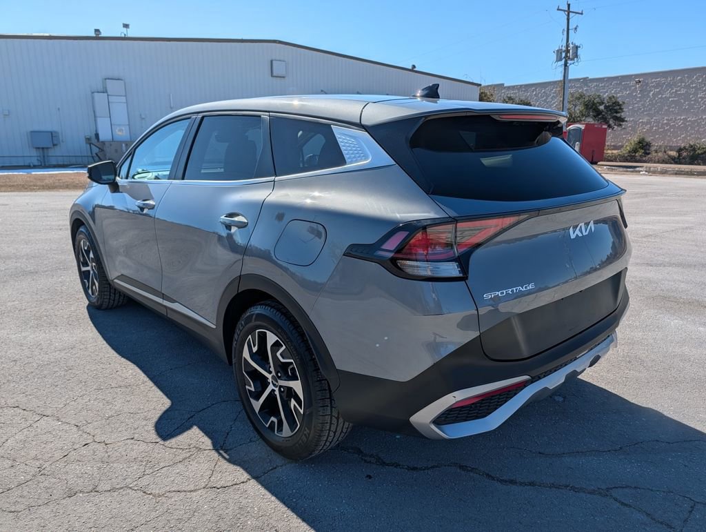 Used 2023 Kia Sportage EX image 2