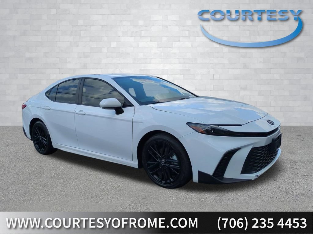 Used 2025 Toyota Camry SE FWD image 1