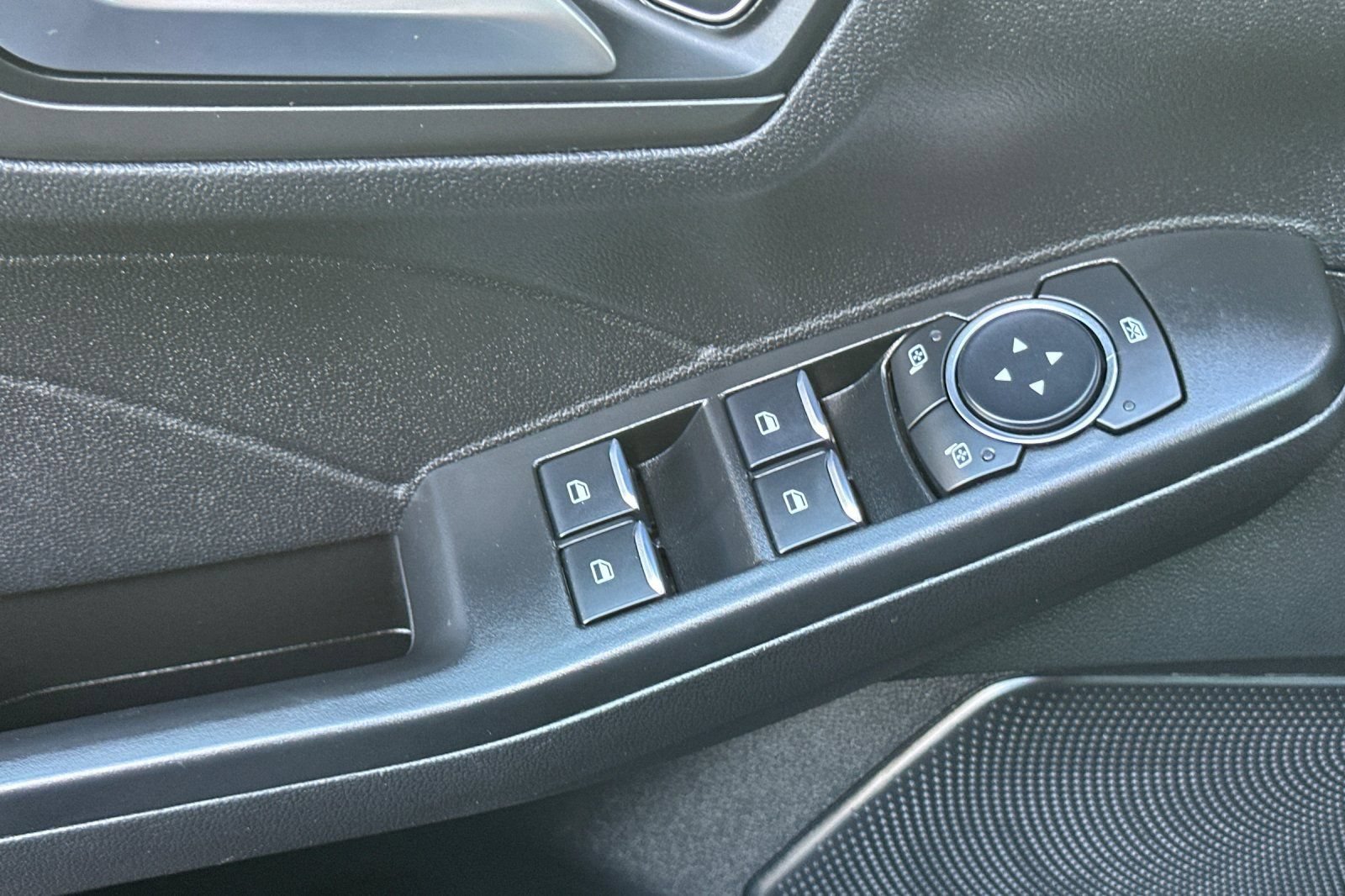 Certified 2025 Ford Escape SE FWD image 12