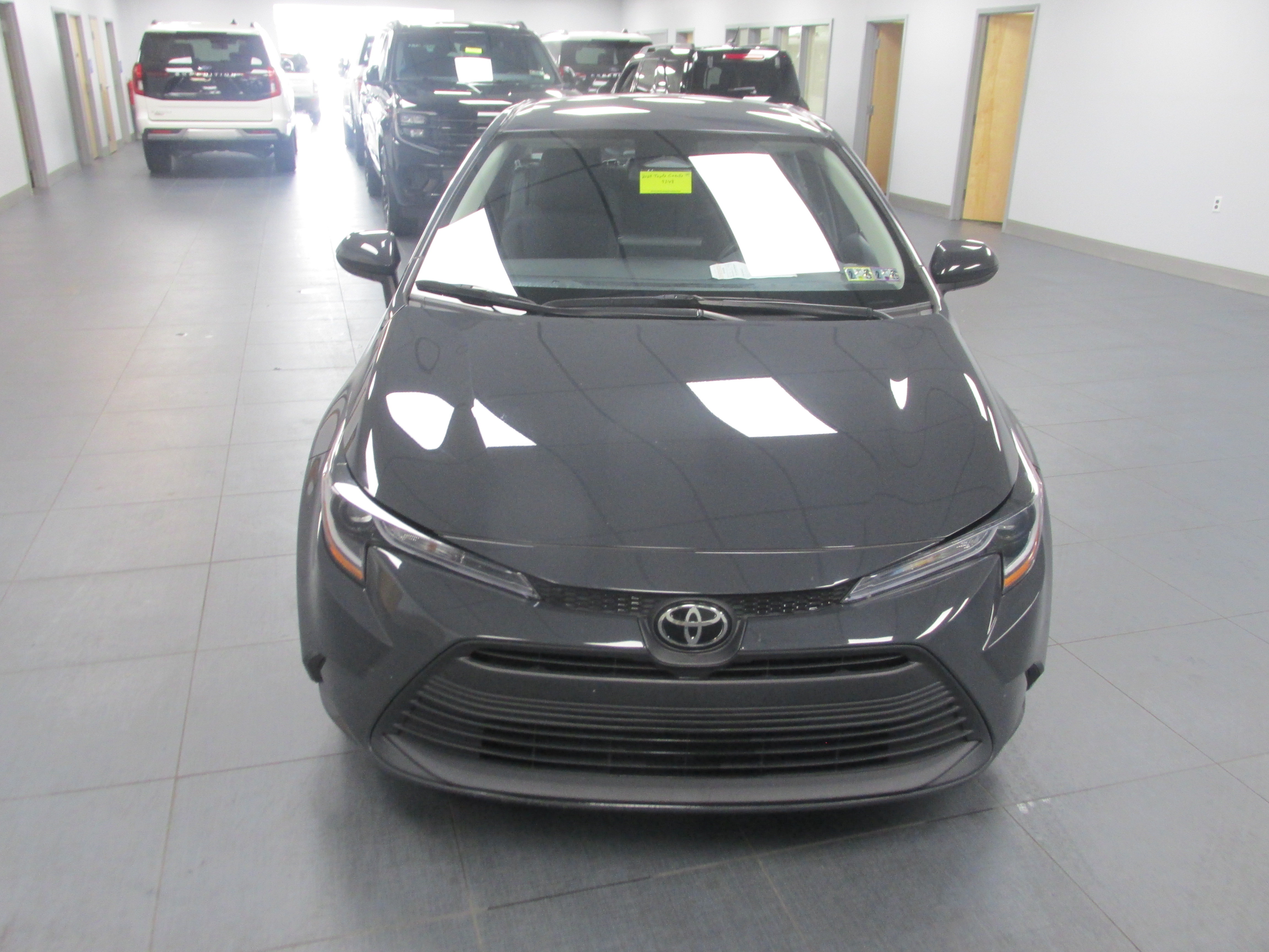 Used 2025 Toyota Corolla LE FWD image 2