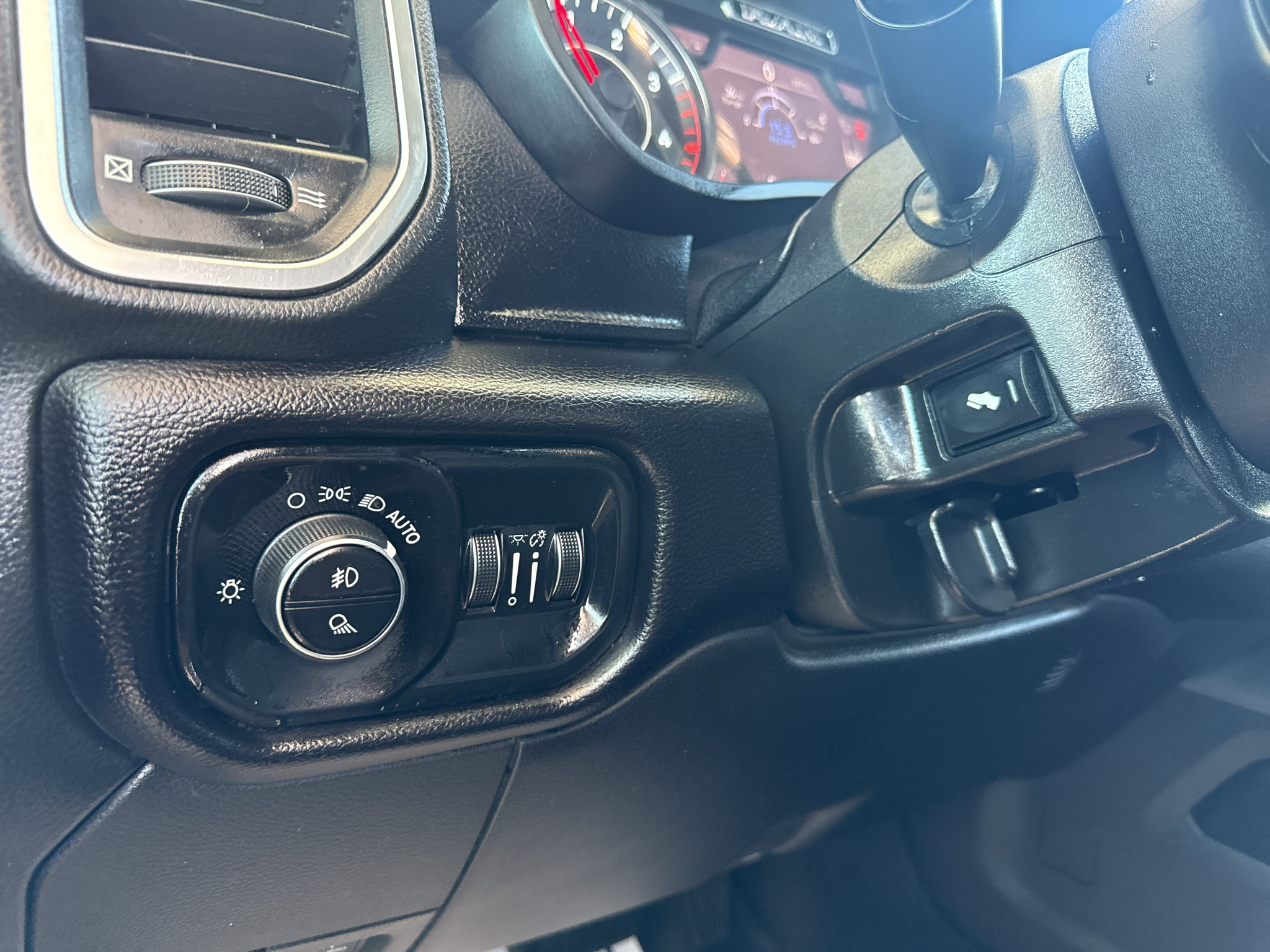 Used 2021 RAM 2500 Laramie AWD/4WD image 25