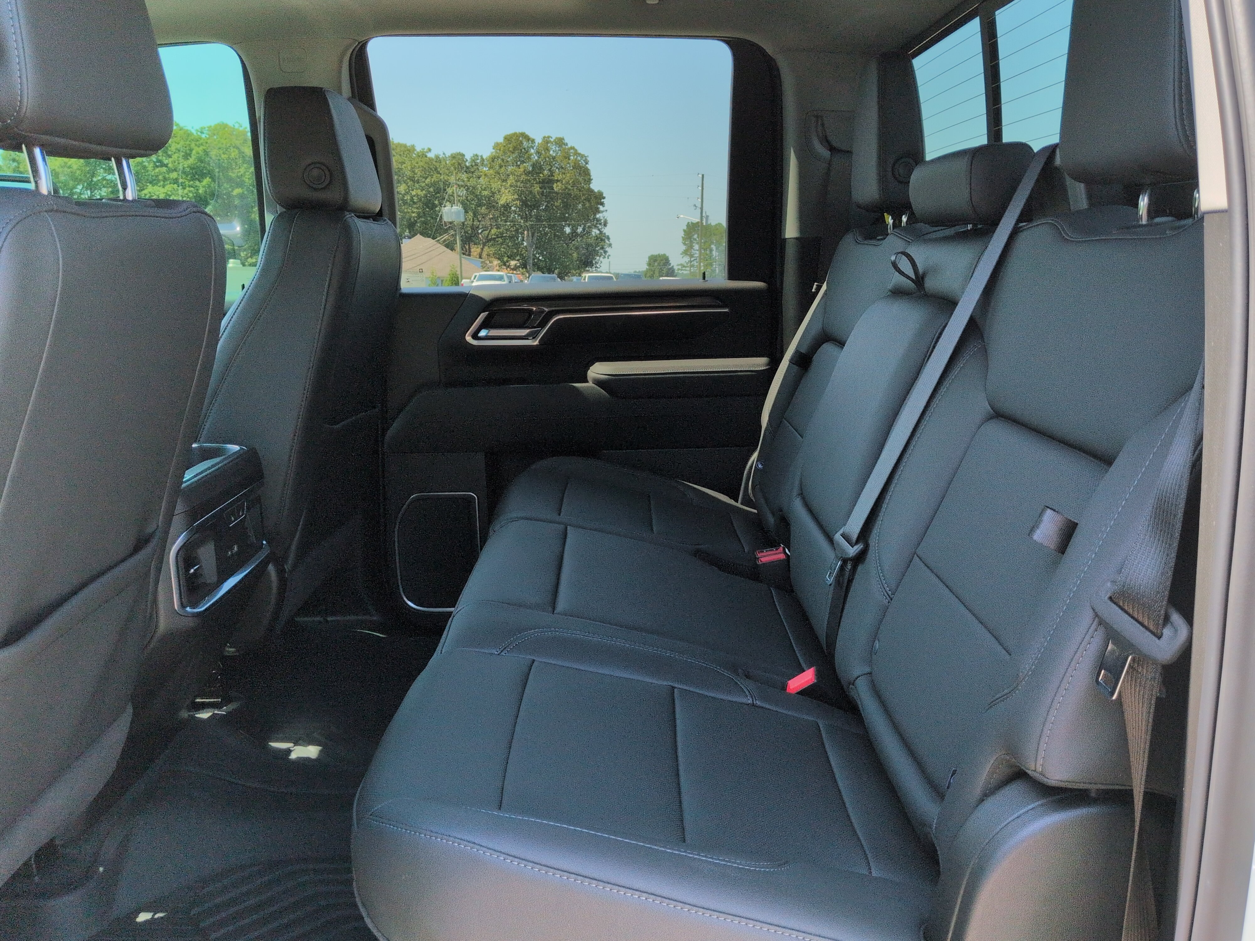 Used 2025 Chevrolet Silverado 2500 LTZ w/ LTZ Premium Package AWD/4WD image 12