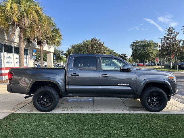 Used 2022 Toyota Tacoma SR5 w/ Technology Package RWD image 3