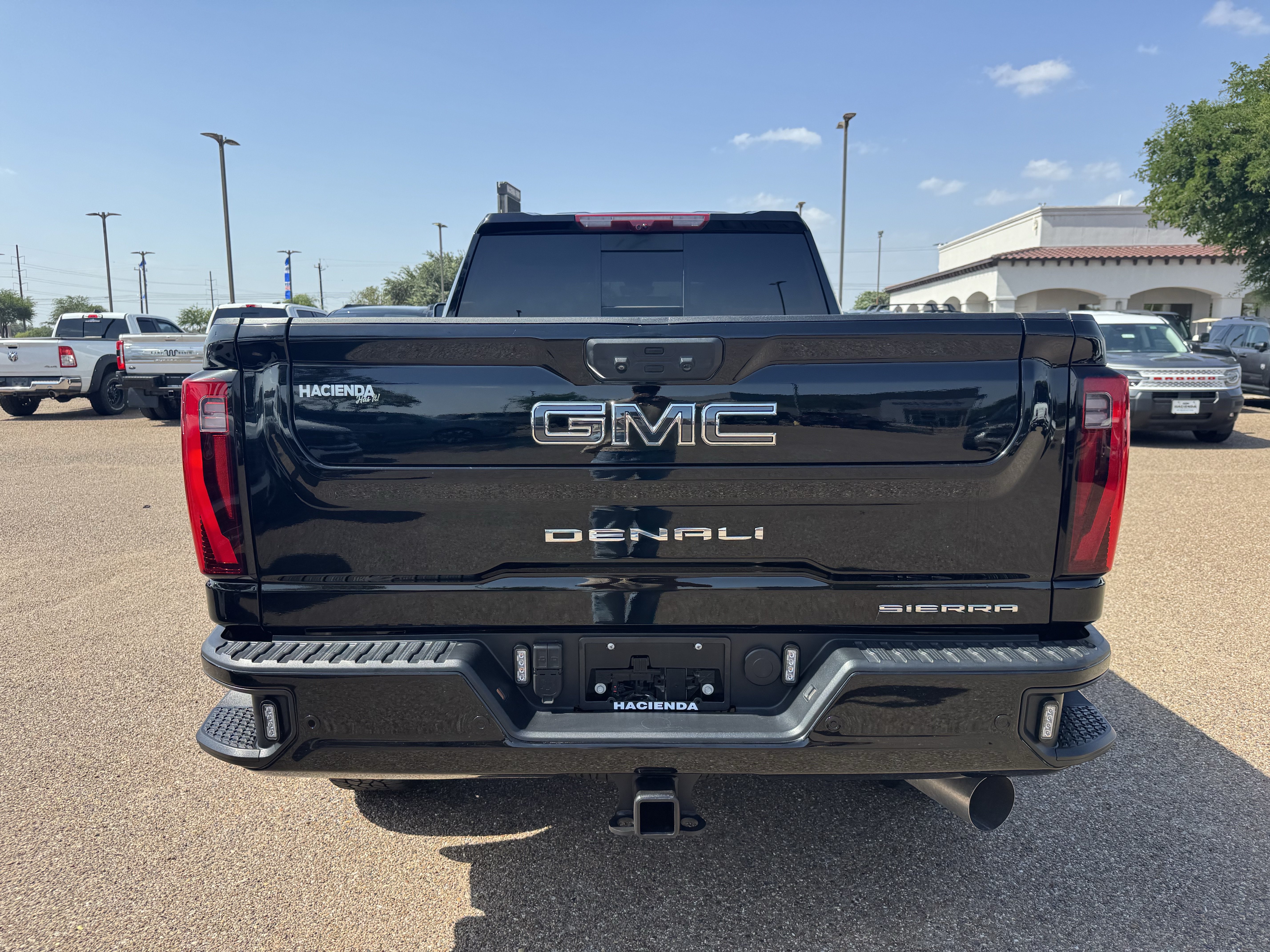 Used 2025 GMC Sierra 2500 Denali Ultimate AWD/4WD image 3