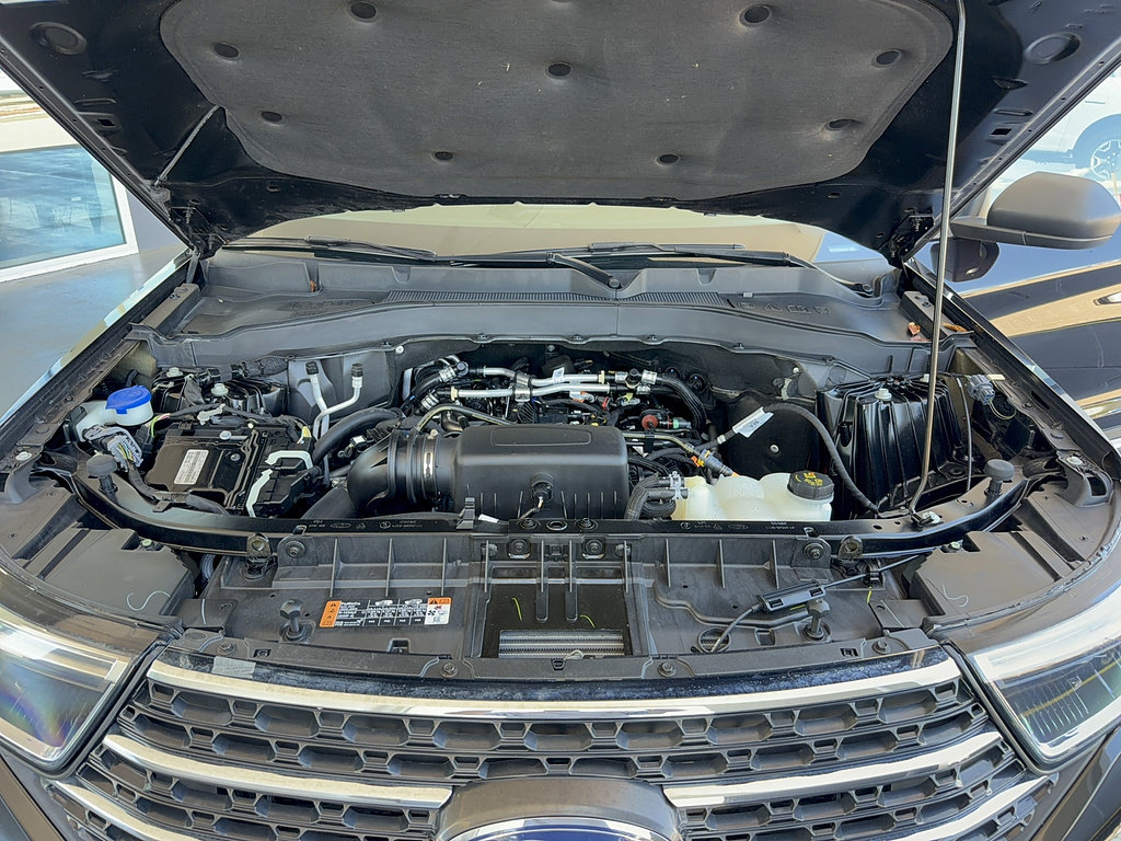 Certified 2022 Ford Explorer XLT w/ Equipment Group 202A RWD image 37