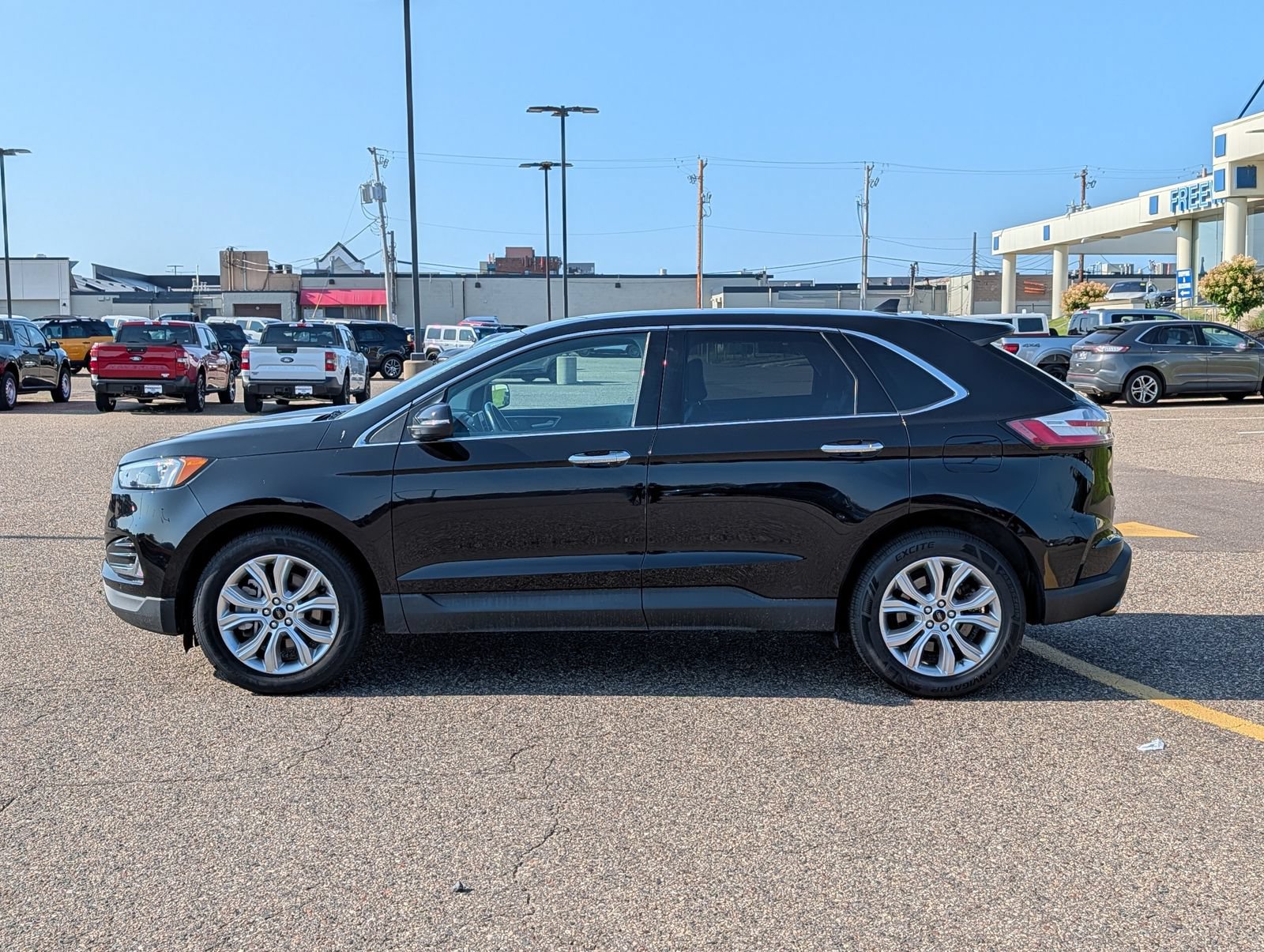 Certified 2023 Ford Edge Titanium AWD/4WD image 2