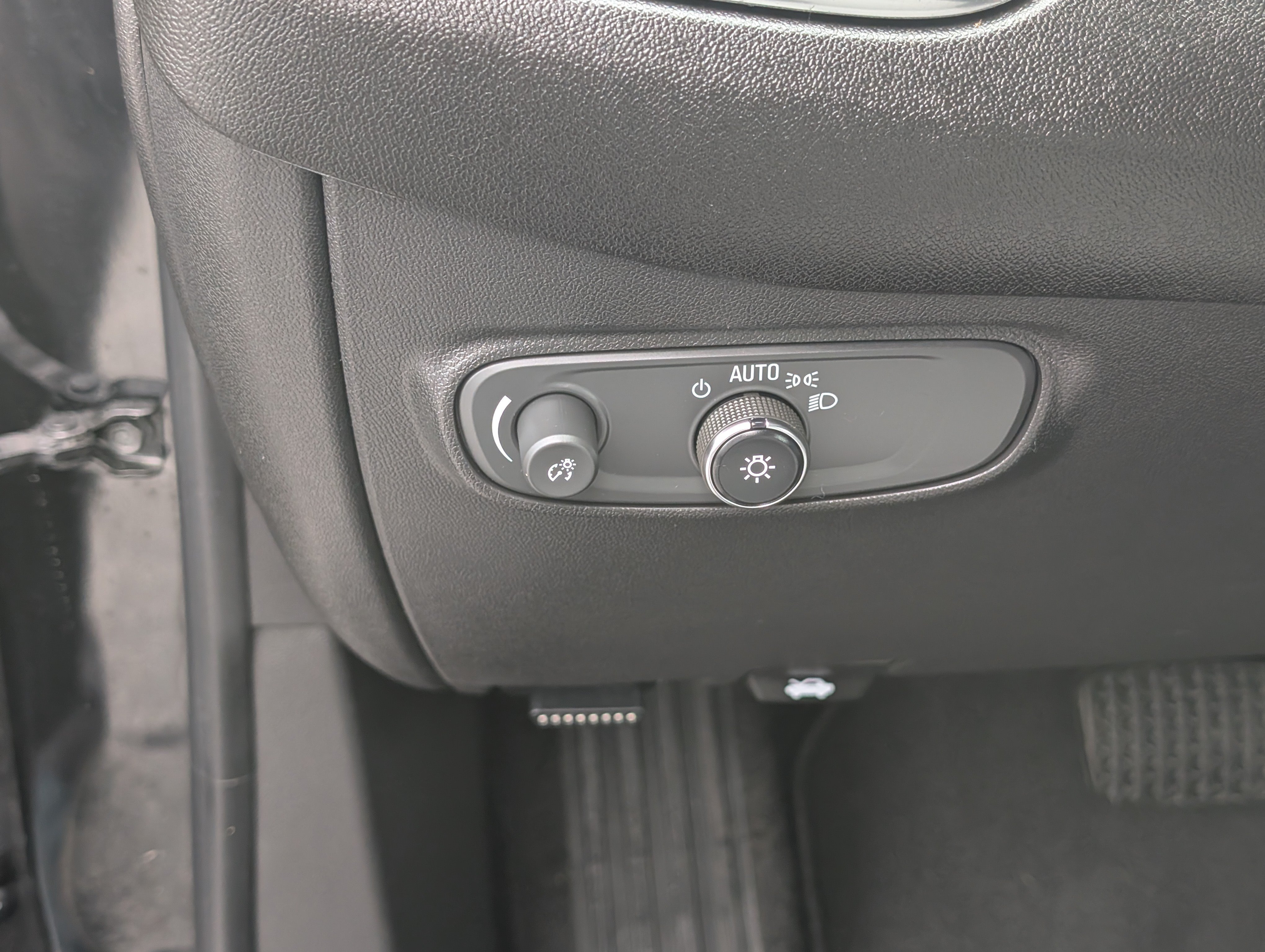 Used 2023 Chevrolet Equinox LS FWD image 19