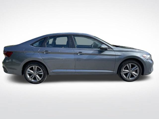 Used 2024 Volkswagen Jetta SE FWD image 4