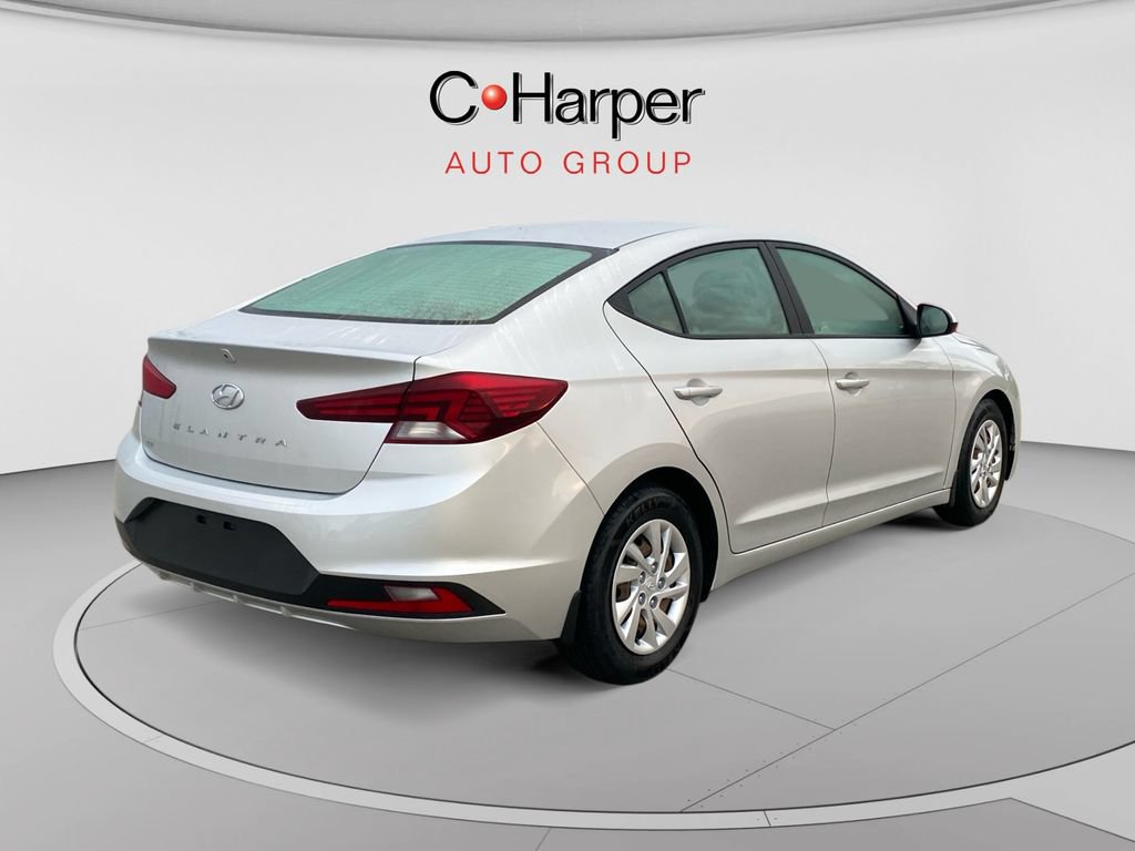 Used 2019 Hyundai Elantra SE w/ Cargo Package FWD image 3