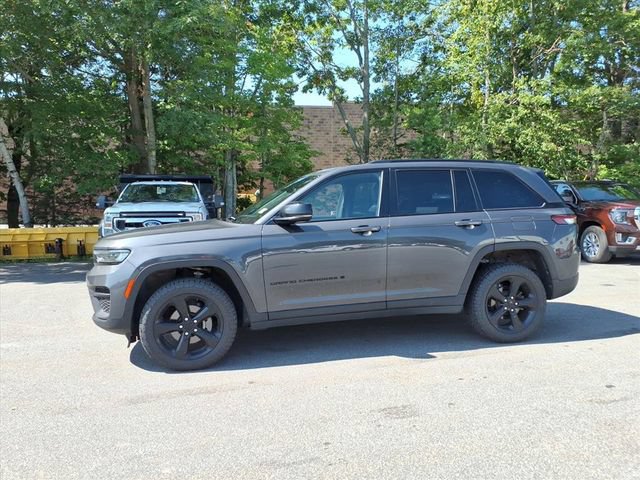 Used 2022 Jeep Grand Cherokee Altitude AWD/4WD image 8