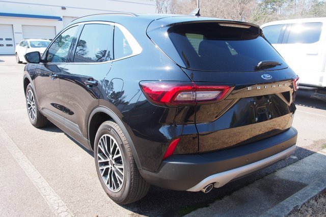 Certified 2025 Ford Escape SE w/ PHEV Premium Package image 3