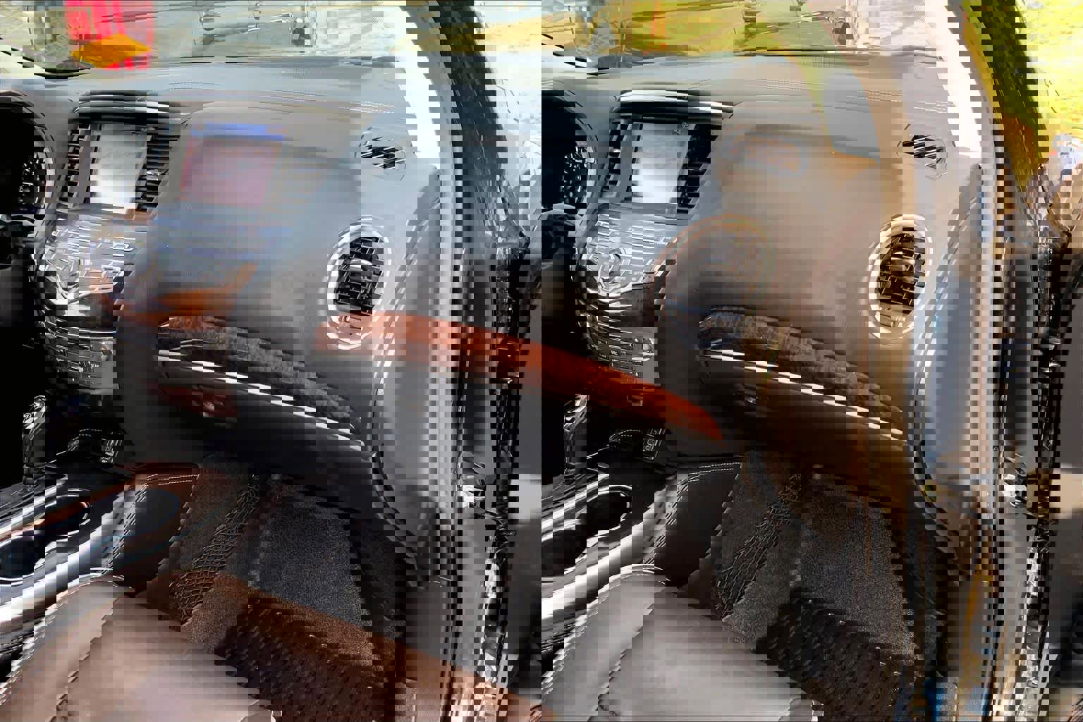 Used 2019 INFINITI QX60 Luxe w/ Sensory Package image 16