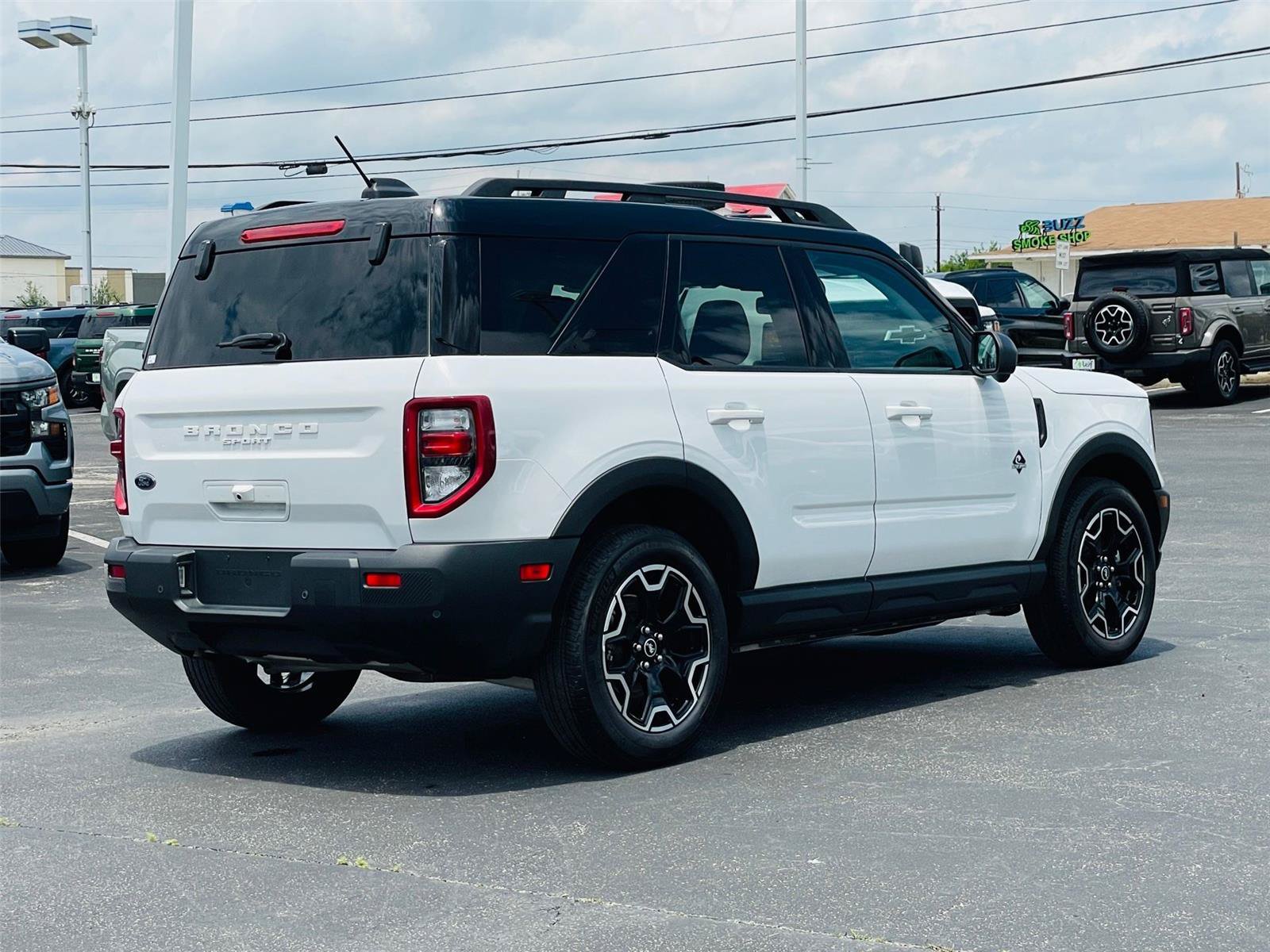 Certified 2025 Ford Bronco Sport Outer Banks w/ Outer Banks Tech Package+ AWD/4WD image 4