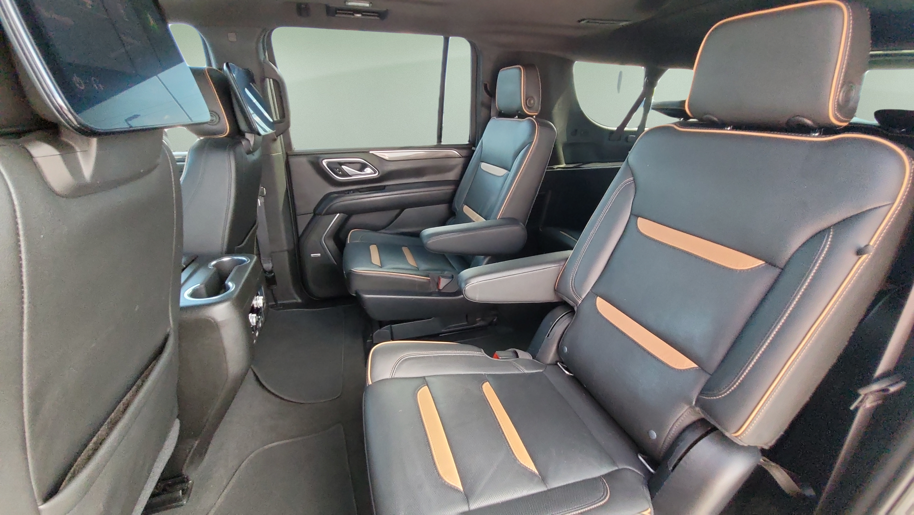 Used 2021 GMC Yukon XL AT4 w/ AT4 Premium Plus Package AWD/4WD image 17
