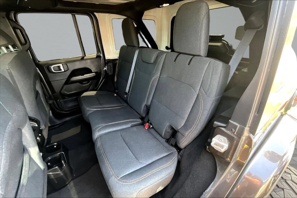 Used 2024 Jeep Wrangler Unlimited Sahara w/ Technology Group AWD/4WD image 20