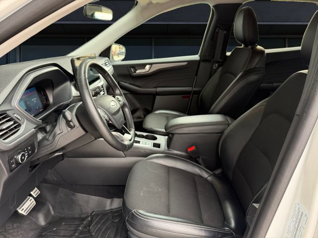 Certified 2025 Ford Escape SE FWD image 9