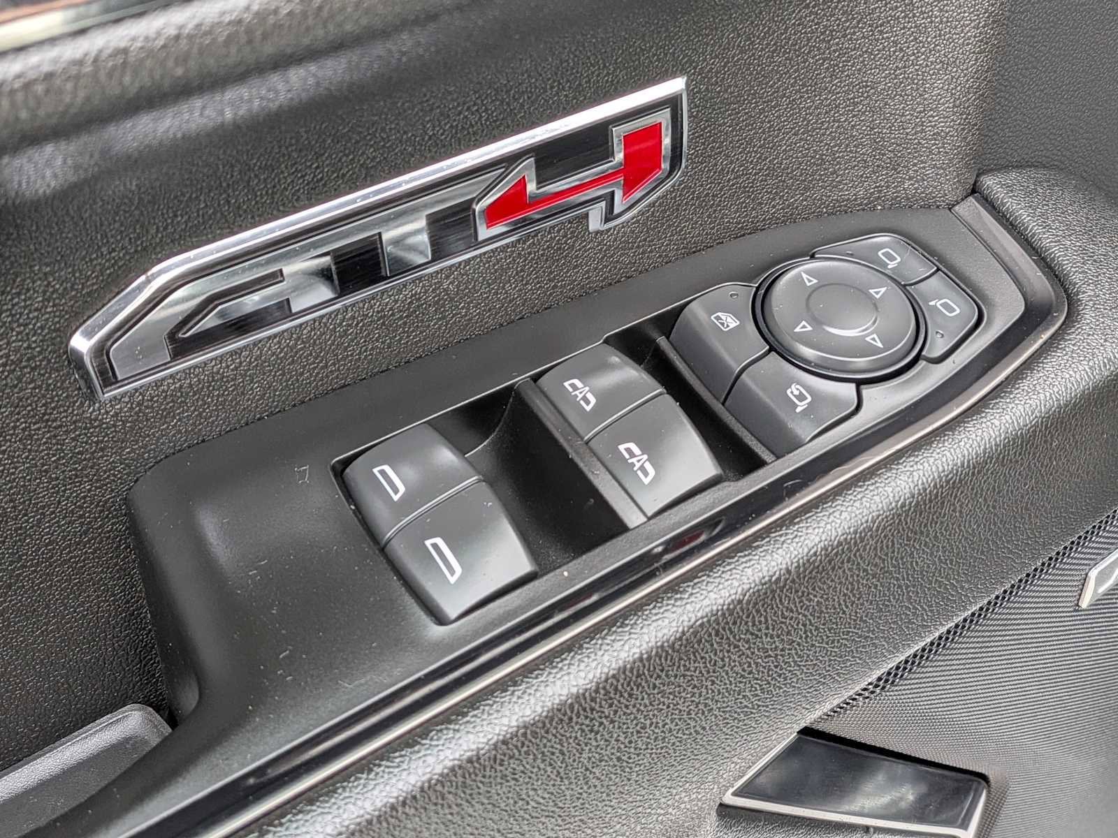 Used 2024 GMC Sierra 1500 AT4 w/ Technology Package image 18