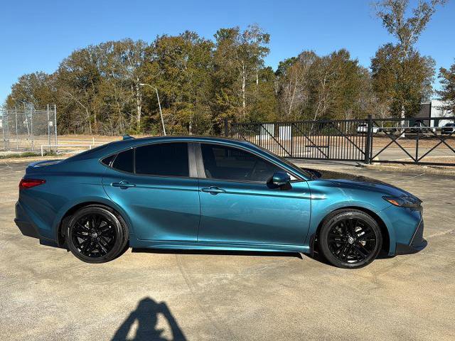 Used 2025 Toyota Camry SE w/ Convenience Package image 6