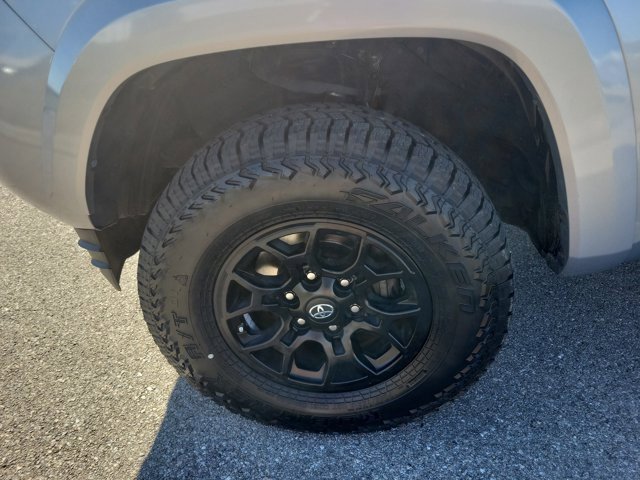 Used 2019 Toyota Tacoma Limited image 8