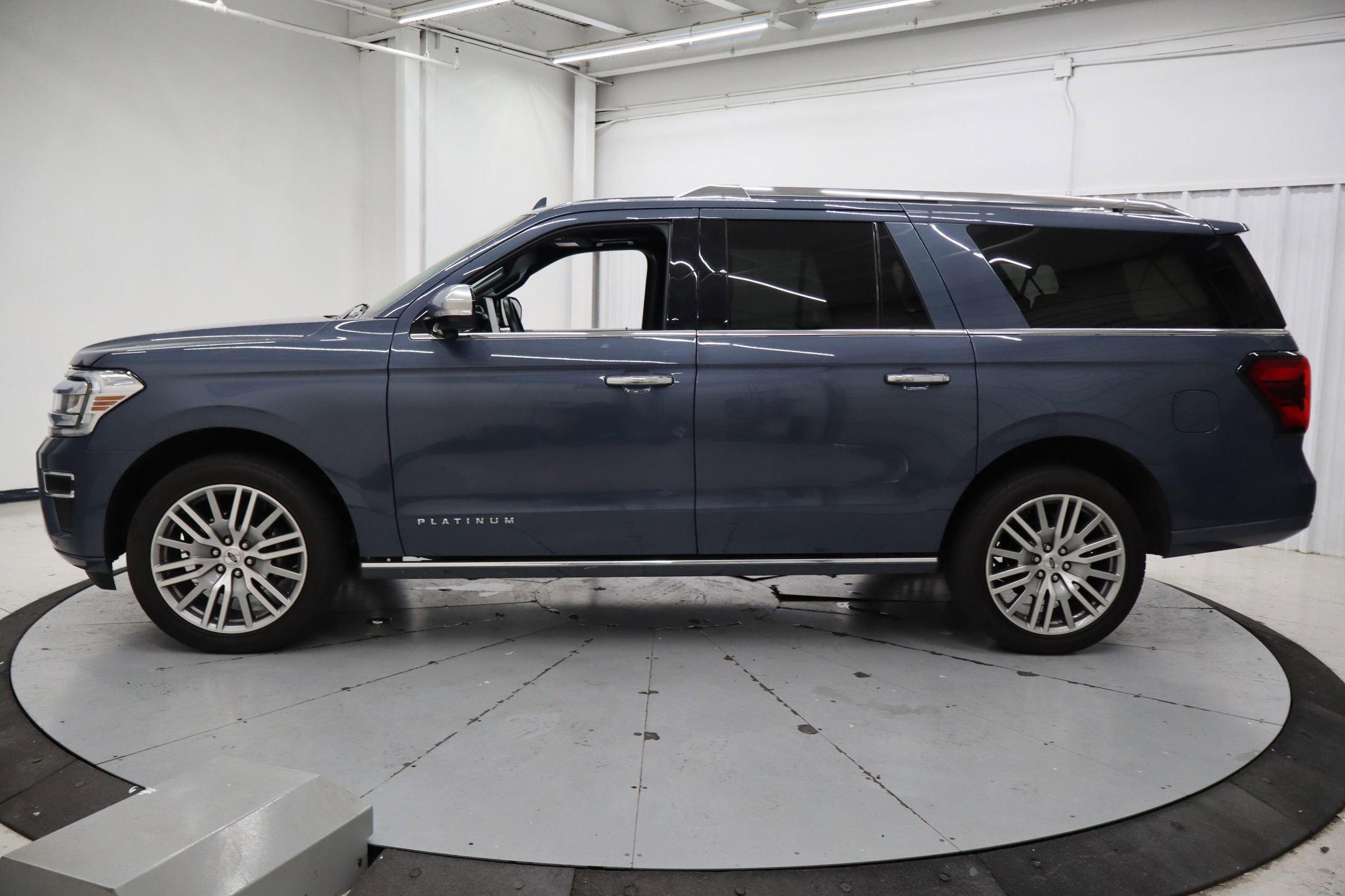 Certified 2022 Ford Expedition Max Platinum AWD/4WD image 9