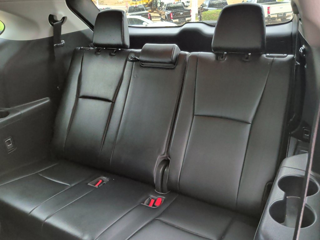 Used 2022 Toyota Highlander XLE FWD image 14