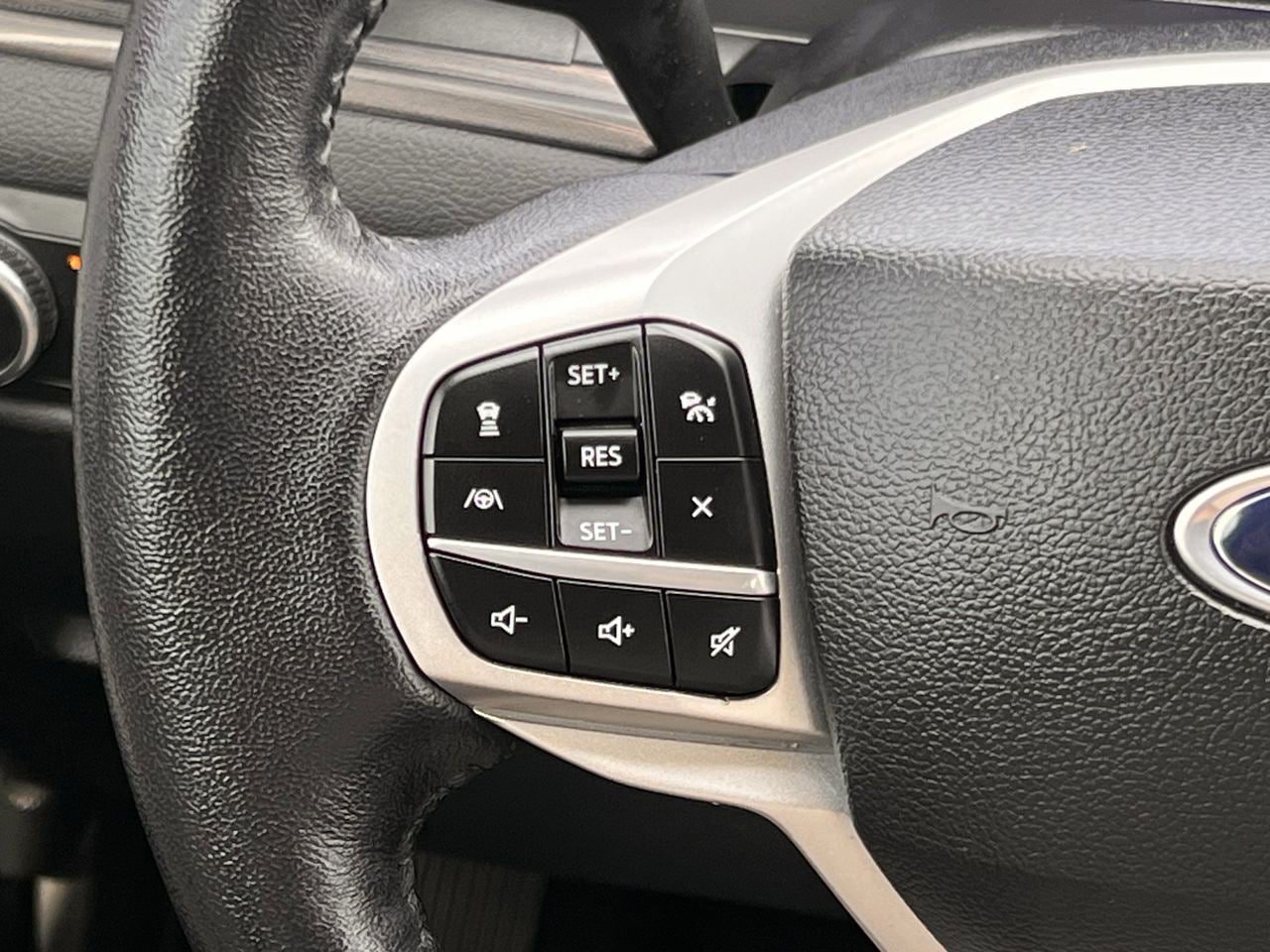 Certified 2023 Ford Explorer Limited AWD/4WD image 12