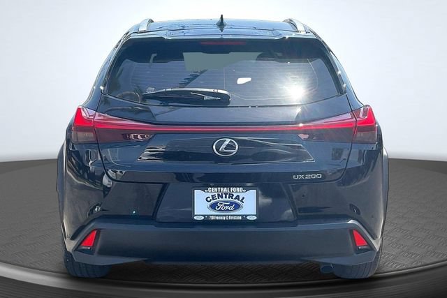 Used 2019 Lexus UX 200 w/ Premium Package FWD image 4